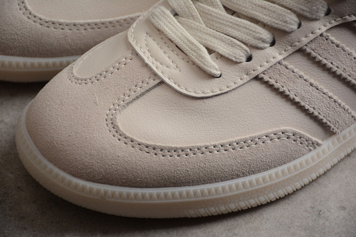 ad low-top sneaker 23031319