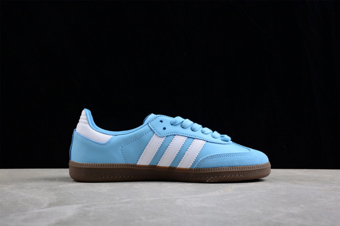 ad low-top sneaker 23031311