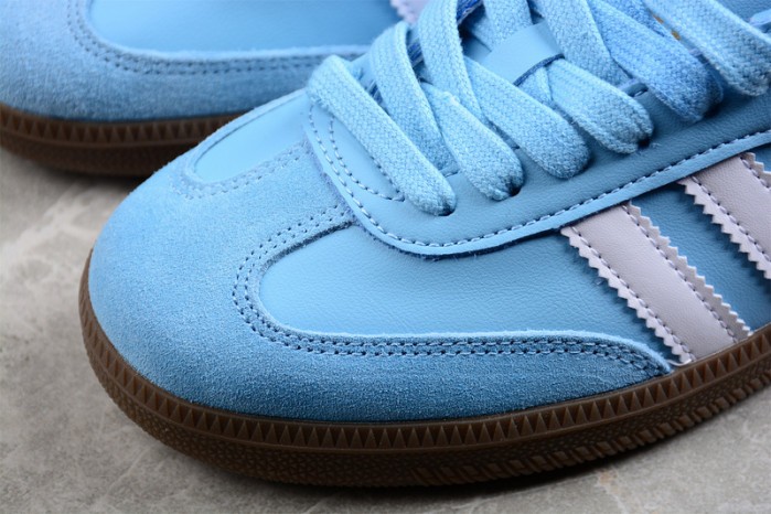 ad low-top sneaker 23031311