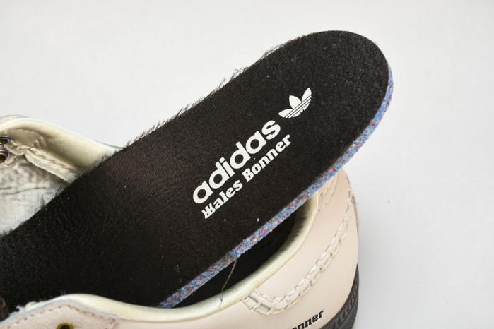 ad low-top sneaker gazelle indoor id2017