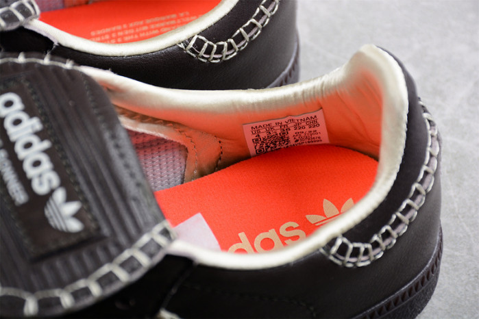 ad low-top sneaker 23031312